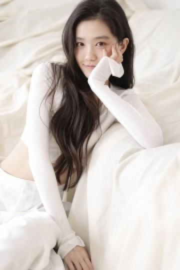 小蛮腰美少女长发披肩居家写真
