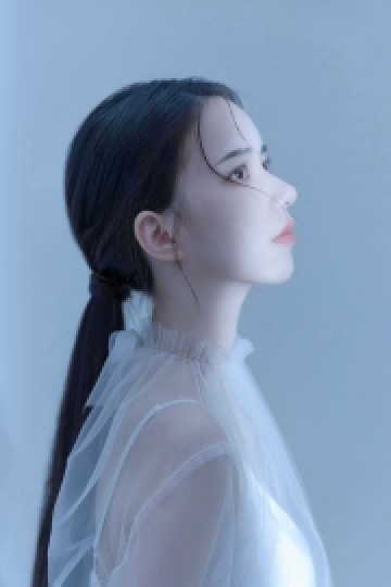 漂亮脸蛋美女白嫩肌肤艺术写真
