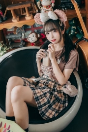 街拍短裙美女萝莉修长美腿写真