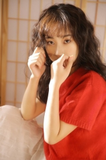 羊毛卷萌妹子精致漂亮脸蛋写真