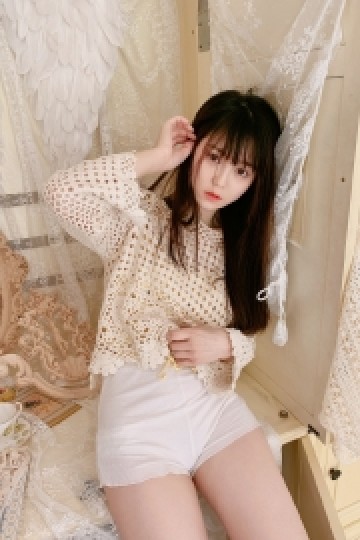 黑长直发少女细长美腿私房图片