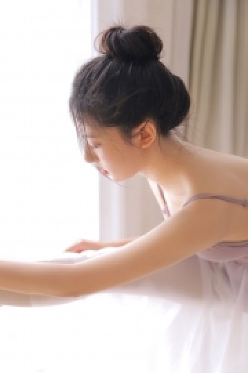 芭蕾舞小姐姐香肩美背室内写真