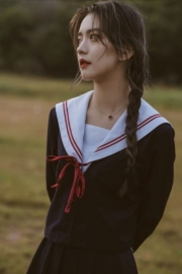 麻花辫美女学生妹日系制服写真