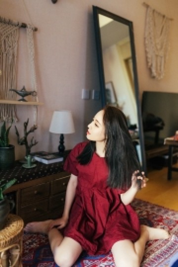 红裙美女美腿玉足室内个人写真