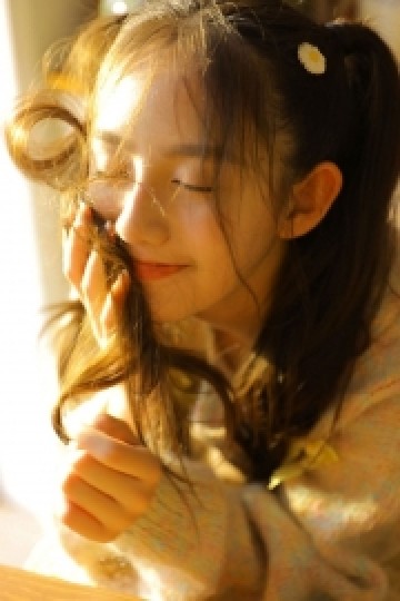 双马尾辫萝莉调皮搞怪居家写真