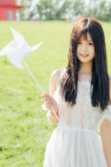 白裙美女长发飘飘清新唯美写真