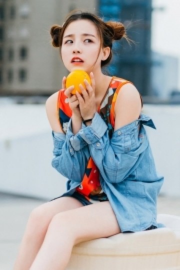 哪咤头小姐姐青春靓丽街拍写真