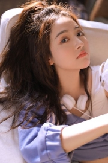 运动服美女白皙大长腿居家写真