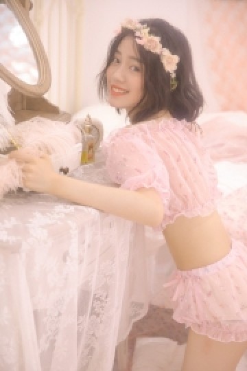 甜美少女小蛮腰大长腿精选图片