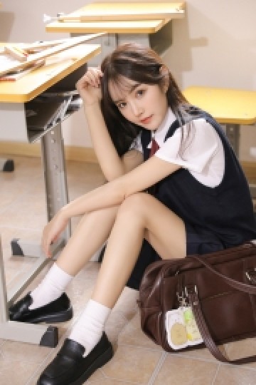 制服短裙校园美女清新可人私拍