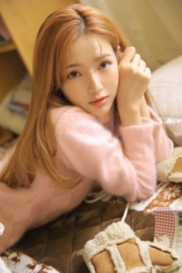 金发少女甜美笑容清新可人写真