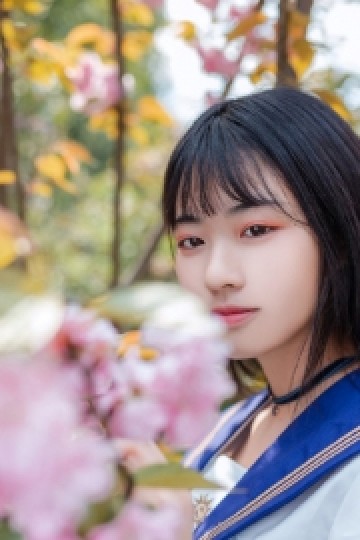 制服美女校花樱花树下唯美写真