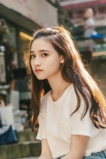 街拍美女牛仔热裤修长美腿写真
