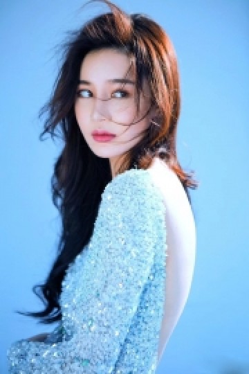 美女御姐露背长裙性感撩人写真