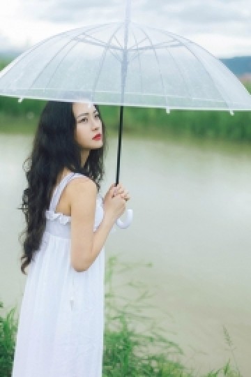 清纯美女吊带白裙仙气飘飘美图