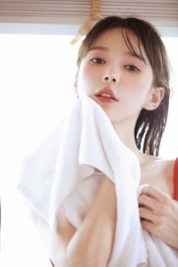 湿发美少女光滑牛奶肌浴室套图