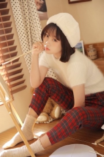睡衣美女齐肩短发乖巧文静图片