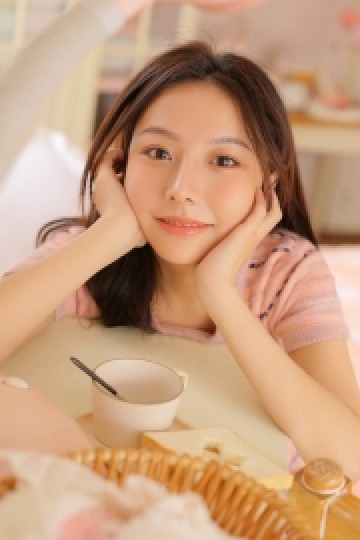 粉嫩小妹黑长直发温婉动人图片