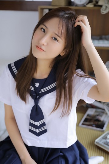清纯水手服学生妹室内个人写真