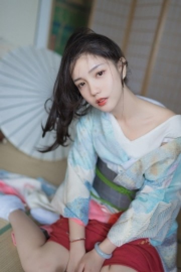 日本和服美女小露香肩私房写真