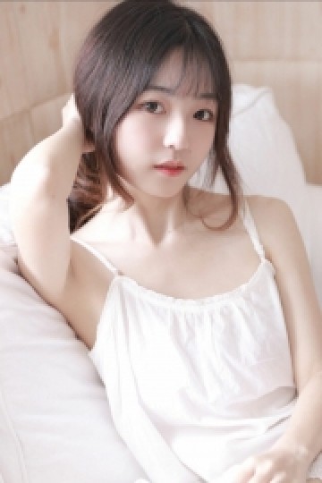 邻家女孩香肩锁骨室内个人写真