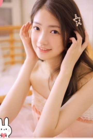 卷发美女粉色纱裙香肩锁骨写真