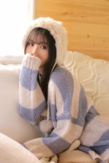 大长腿美少女温柔可人私房写真