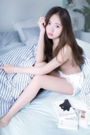早安少女长发披肩慵懒随性图片