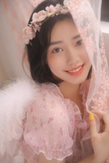 粉嫩小妹小蛮腰大长腿居家写真