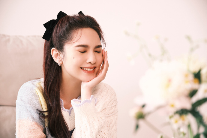 杨丞琳夏日写真释出 笑意盈盈尽显可爱俏皮  第4张
