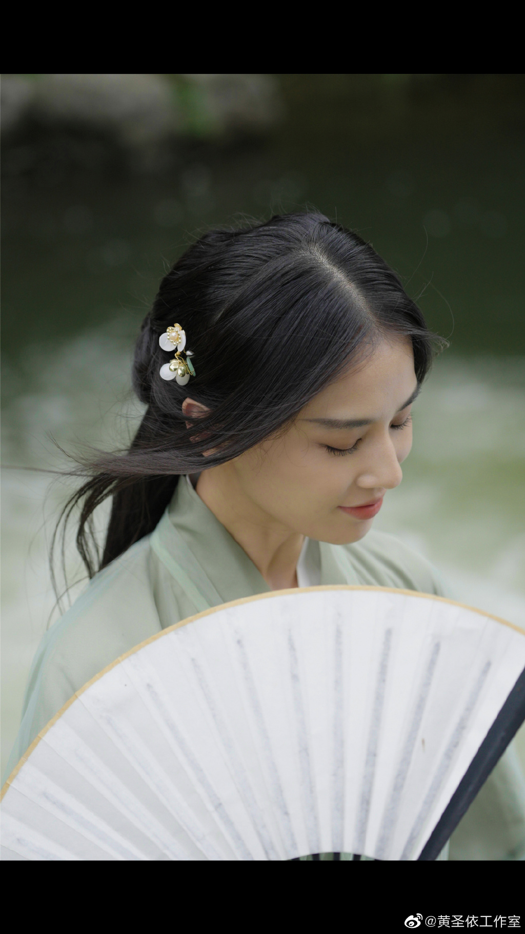 黄圣依古风大片释出 网友直呼"梦回七仙女"