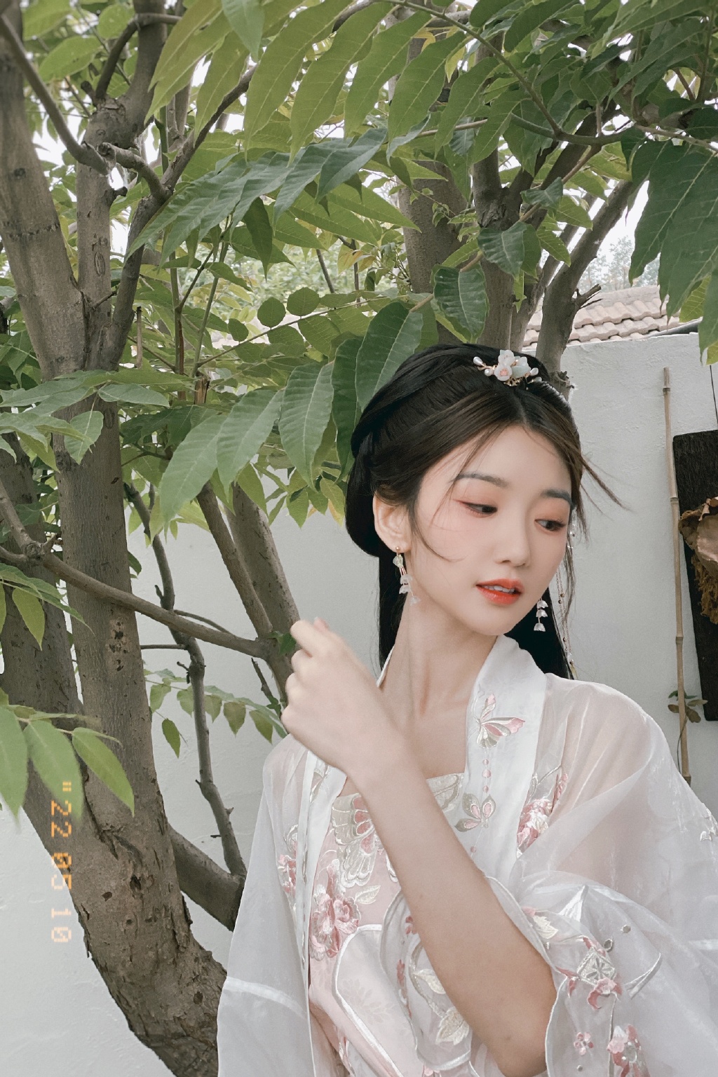 毛晓彤新古装写真公开 温婉柔美宛如画中人  第2张