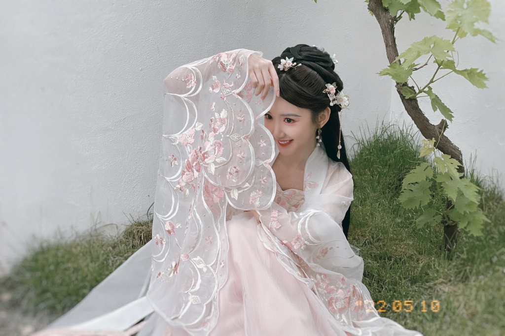 毛晓彤新古装写真公开 温婉柔美宛如画中人  第2张
