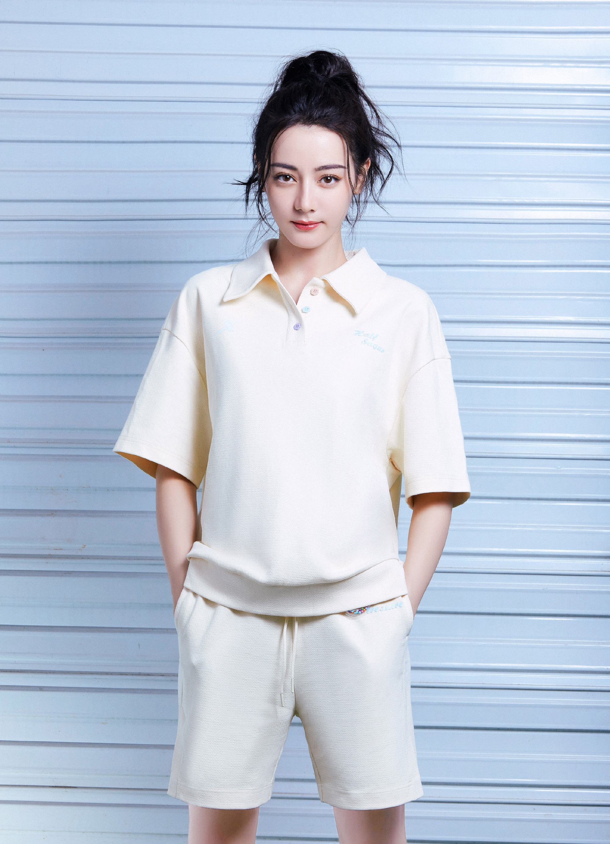 热巴变身元气甜妹 高马尾配运动装活力十足  第6张