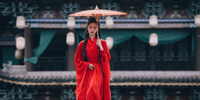 陈都灵红衣古装写真释出 撑红伞漫步美如画  第10张