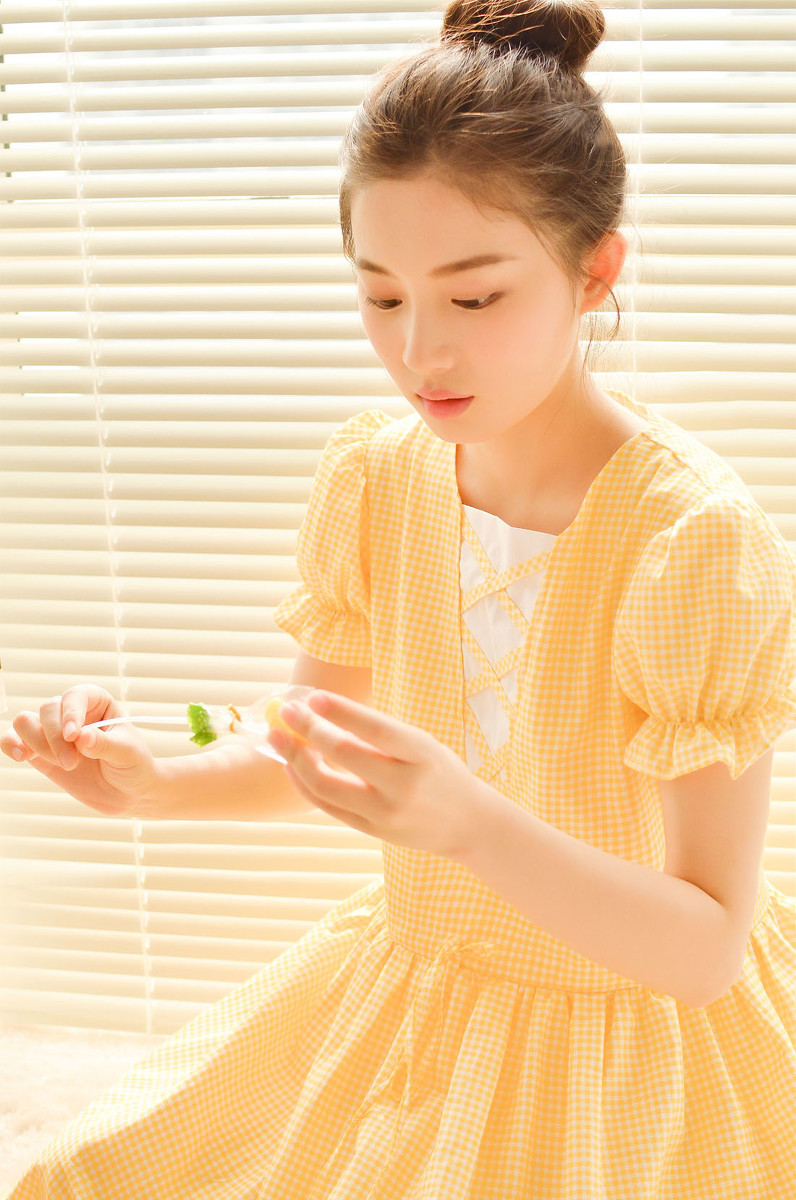 甜甜的少女  第4张