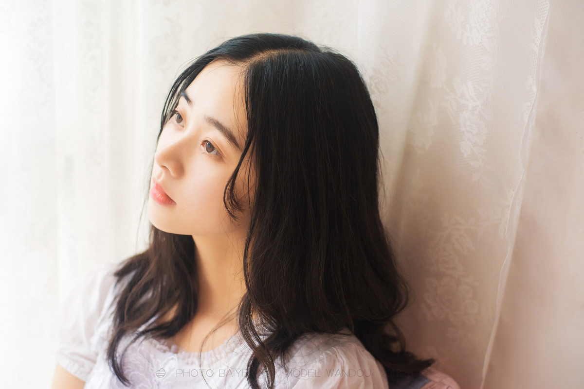 安静的少女  第2张