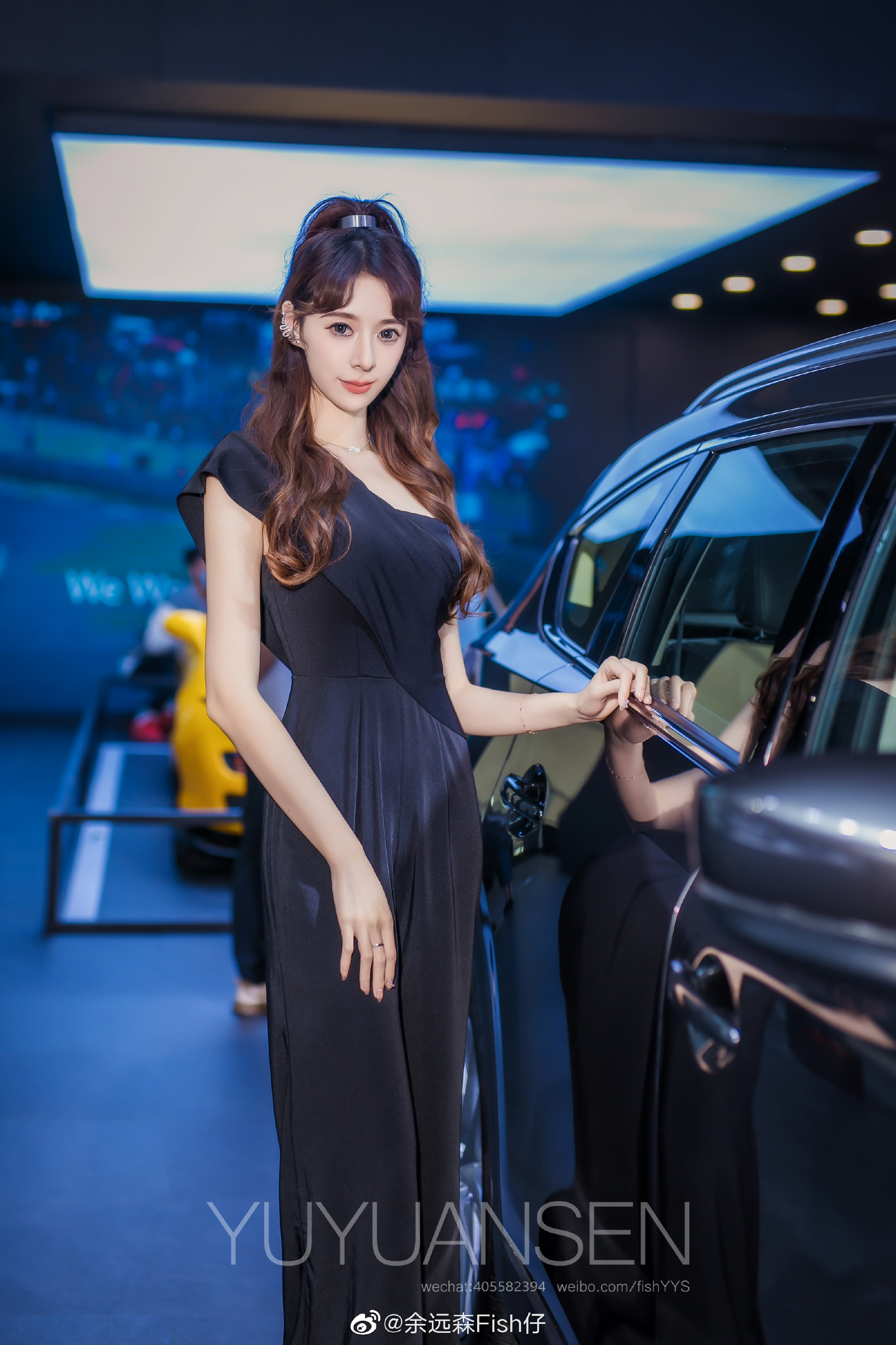 高挑有型美女车模高跟玉足私拍  第6张