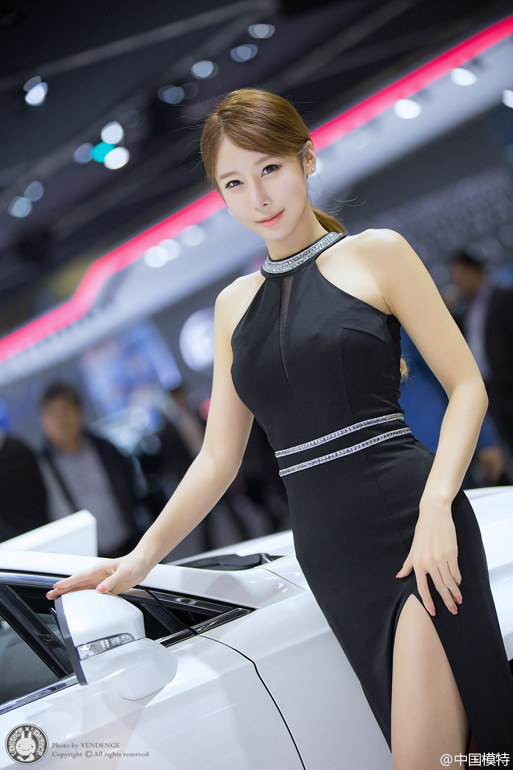 韩国性感身材美女车模  第7张