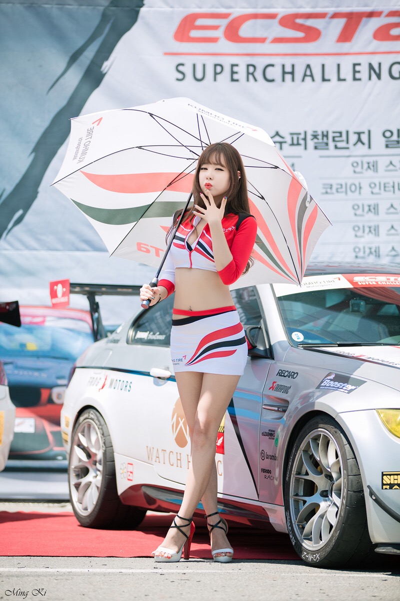 韩国赛车美女车模秀小蛮腰  第3张
