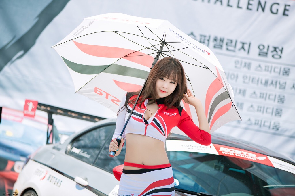 韩国赛车美女车模秀小蛮腰  第5张