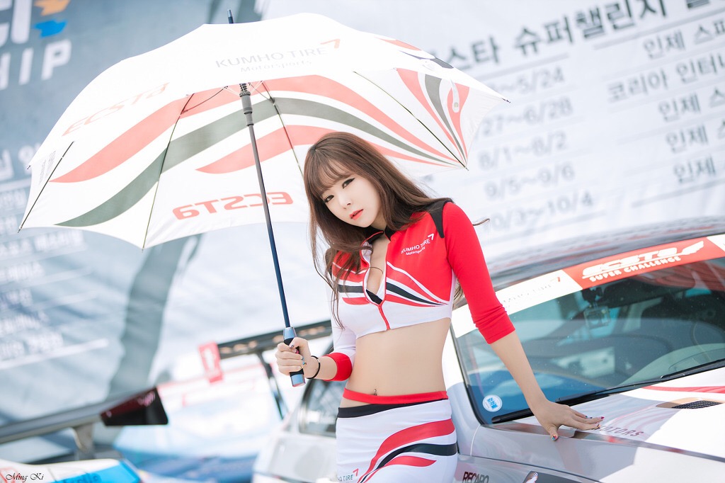 韩国赛车美女车模秀小蛮腰  第8张