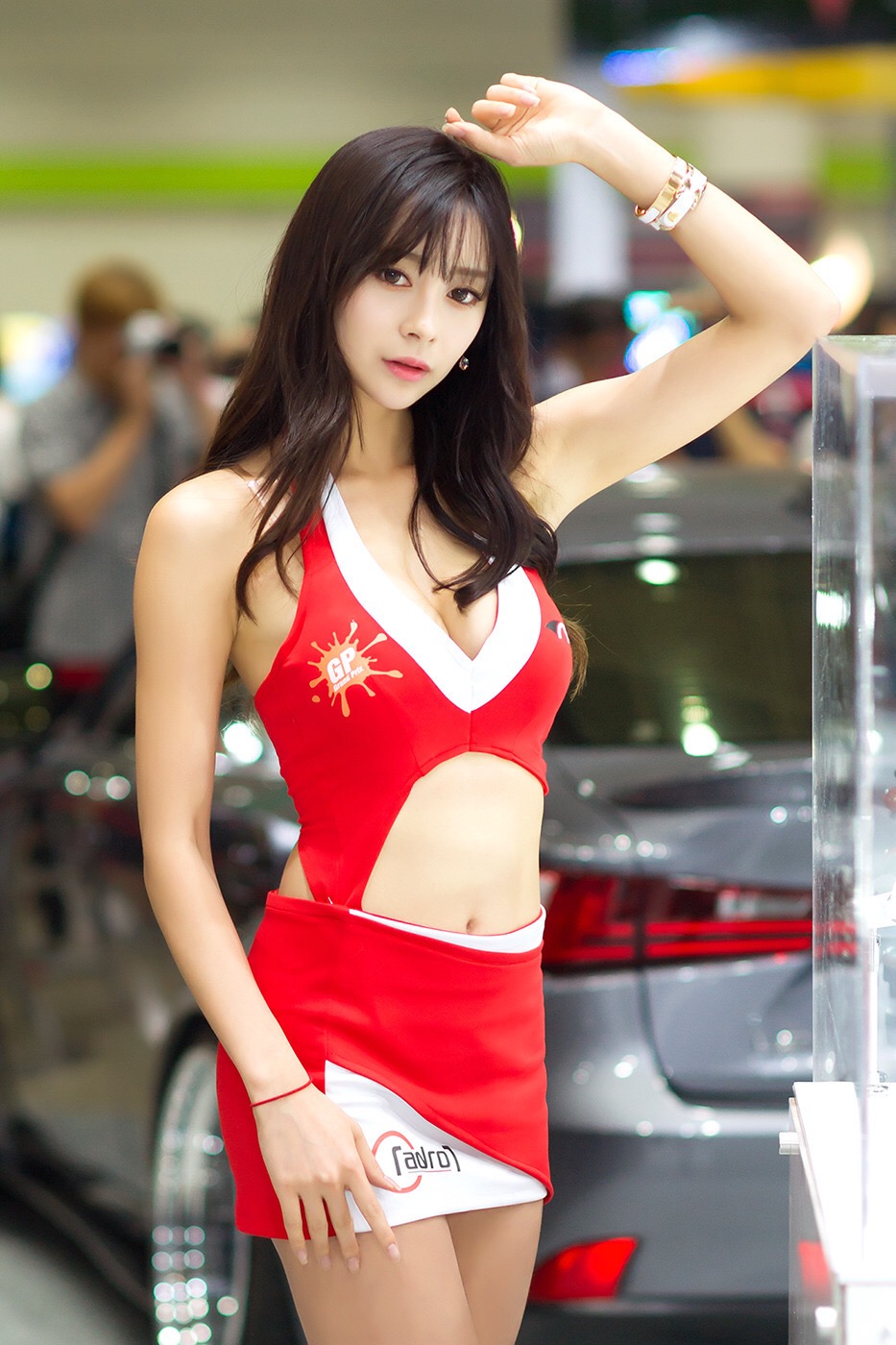 酷似柳岩的韩国大胸美女车模  第7张
