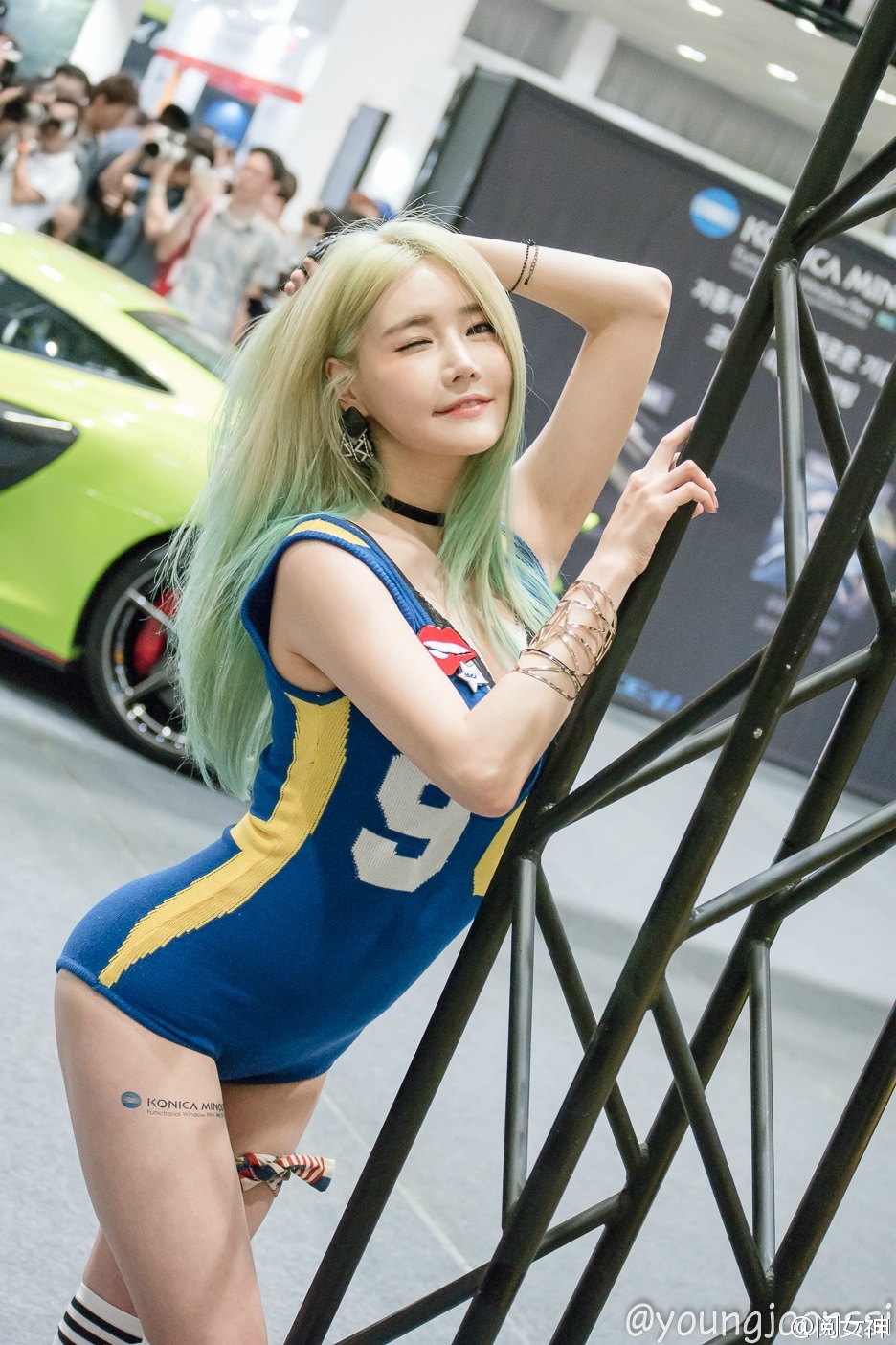 非主流颜色发型韩国美女车模  第6张