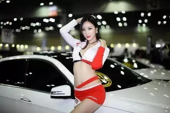 相貌甜美身材凹凸有致的性感韩国车模  第5张
