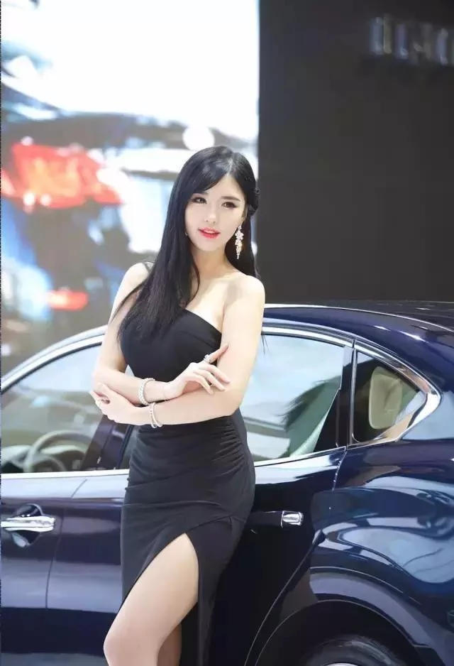 相貌甜美身材凹凸有致的性感韩国车模  第13张