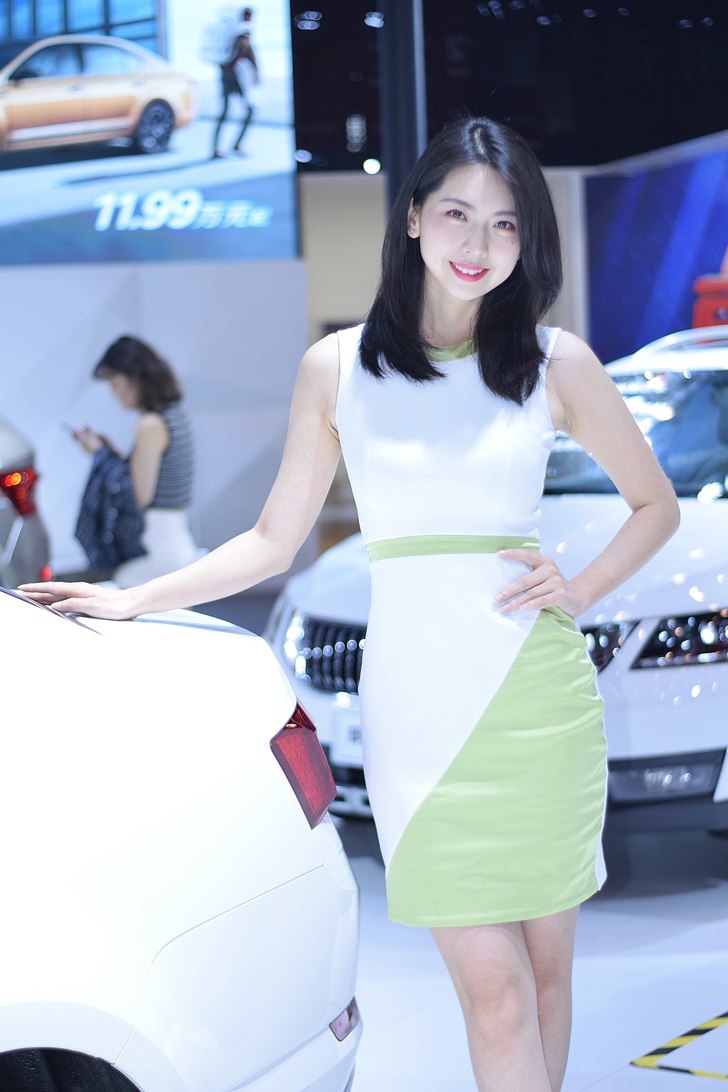 韩国美女车模迷人笑容完美身材中原国际车展写真  第2张