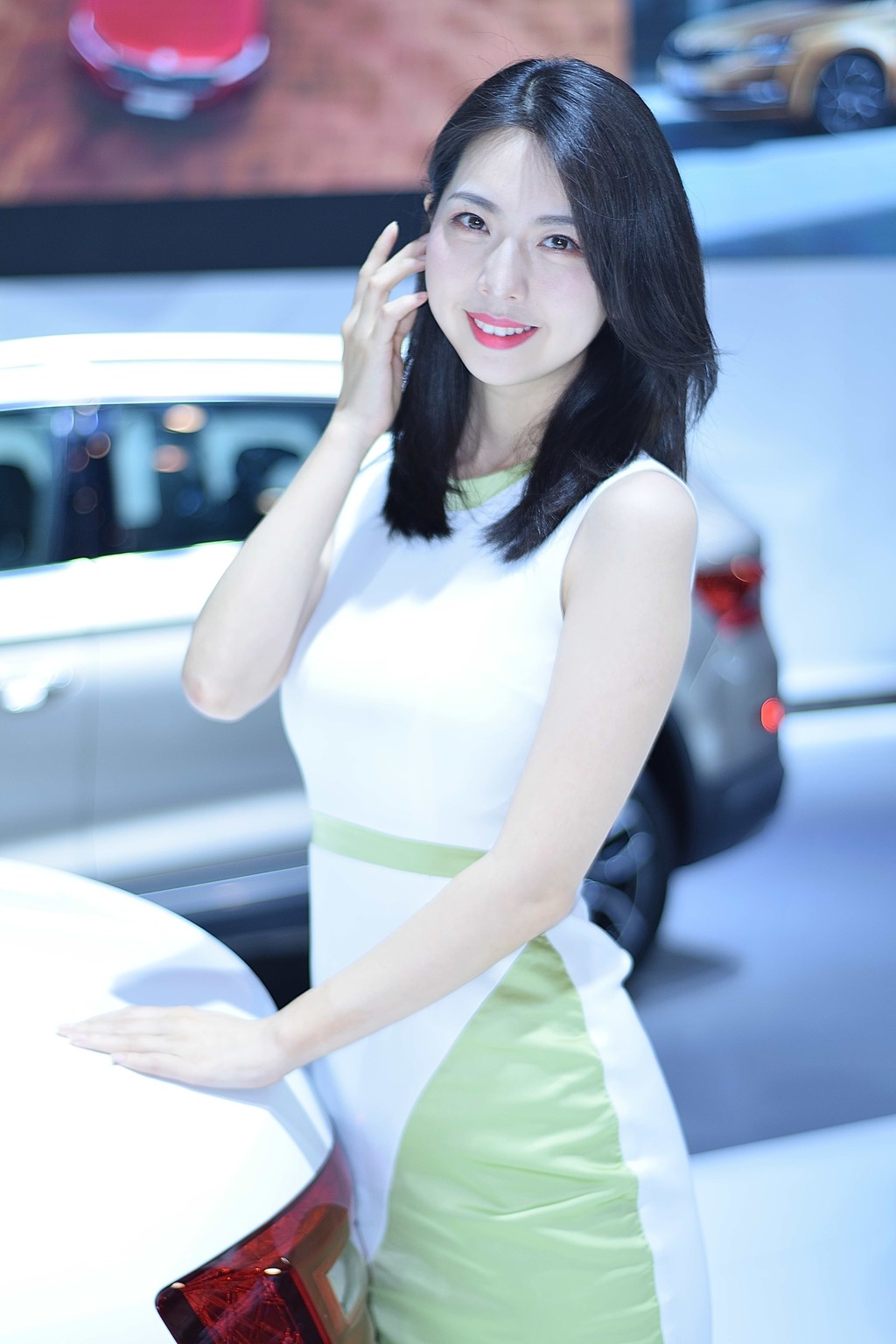 韩国美女车模迷人笑容完美身材中原国际车展写真  第3张