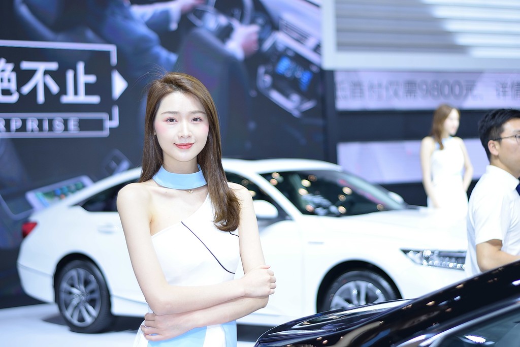韩国美女车模迷人笑容完美身材中原国际车展写真  第6张