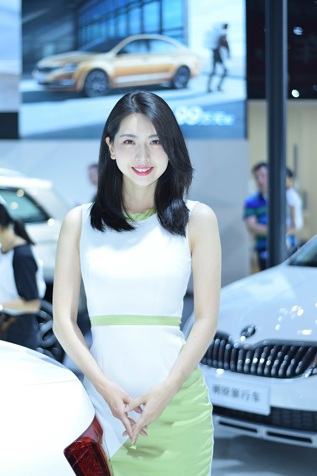 韩国美女车模迷人笑容完美身材中原国际车展写真  第7张